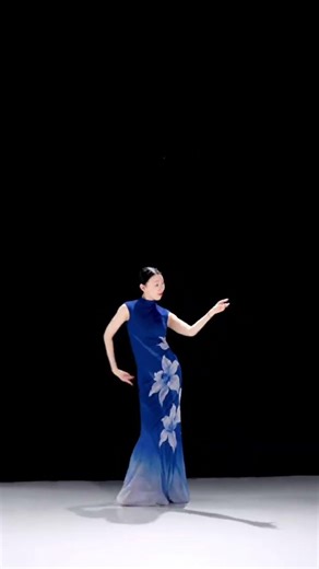 Traditional Chinese Cheongsam Dance: Wind & Moon Elegance CheongsamDance ClassicalChineseD