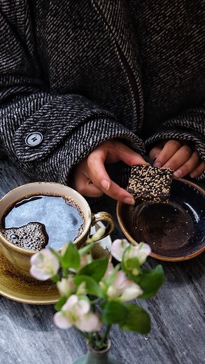 Nytt i disken! Rawruta med sesam, choklad och valnötter. Kom in och smaka till eftermiddagskaffet ☕️ | Omayma Nytorget