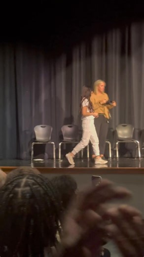 so proud of my daughter Memorie Warren for earning two scholarships and award for her in her nursing program | Cindy Gambill