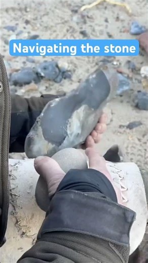 Knapping coastal flint using an alternate flaking technique