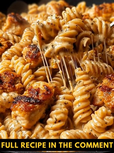 Cheesy Cajun Garlic Chicken Rotini Skillet 🧀🌶 Savory Cajun-seasoned chicken, creamy garlic sauce, and three cheeses tossed with rotini pasta—one-skillet comfort food ready in under 40 minutes! Ingredients: 2 boneless skinless chicken breasts, cubed 12 oz rotini pasta 2 tbsp olive oil 2 tbsp Cajun seasoning 1 tsp garlic powder ...... Fυll ᖇecίpe in Coʍmеոτ 💬 | Yummy Flavors