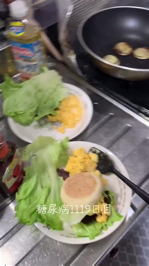 深夜眠れなくてハンバーガー作って食べたりたらこパスタたべたり最近お気に入りのジンギスカン作って食べたりした1119日目