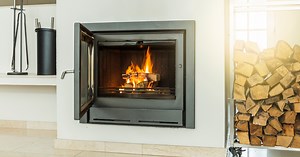 Chauffage au bois : 3 astuces pour polluer le moins possible en faisant un feu de cheminée