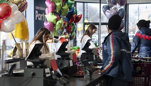 Party City's party is over, shutting stores nationally, including more than 20 Chicago locations