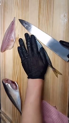 まあじのさばき方です！マアジは今脂がのってきて美味しい季節です！まるっこくて太った鯵が美味しいです！簡単に見分ける方法は顔が小さいこを選ぶことです！小顔なこを選びましょう！