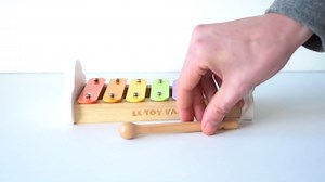 Le Toy Van – Wooden Musical Xylophone | Girl & Boy Colourful Musical Toy with 7 Delightful Sounding Notes – Suitable for 18+ months