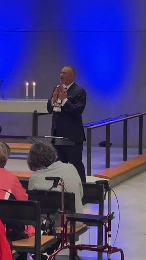 Ukrainian audience reacts to Petrus' performing