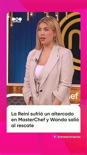 Telefe Santa Fe on Instagram: "¡UNA REINI NUNCA PIERDE EL GLAMOUR! ✨ Pasó de todo en las cocinas de MasterChef Celebrity. Fiel a su estilo, Sofía Gonet entró a presentar su plato con toda la actitud, pero el destino (y los zapatos) le jugaron una mala pasada 😱. Por suerte, Wanda Nara estuvo atenta, hubo cambio de calzado express y la Reini pudo seguir como si nada hubiera pasado 💋. Pero el momento icónico de la noche fue otro... La Reini viviendo su momento más "out of context": descubrió que 