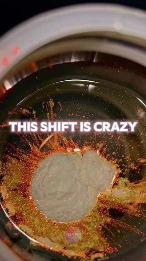 Crazy how different this pearls looks from all angles! 🔥 #custompaintjob #custompaintjob #biketransformation #colorshift #megashift #bikeculture #bikepaint #dipyourride #dipyourridebd #fyp