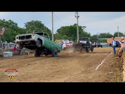 TRUCK TUG OF WAR KENTUCKY TRUCK TUGGERS PARIS KY