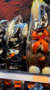 Ils vous attendent à la Chocolaterie Daniel Stoffel…. Mais qui ? Les lièvres ou les lapins ? 🐇 #alsace #Paques #chocolat | Made in Alsace