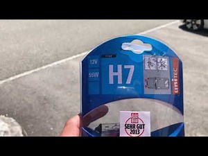 Replacement of the front headlight bulbs of the Citroen DS3.