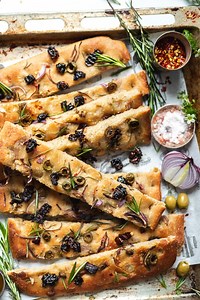 Quick & Easy No-Knead Focaccia Bread (Vegan) - Two Spoons