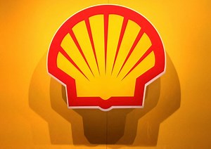 Shell taps Goldman Sachs to explore Singapore refinery sale