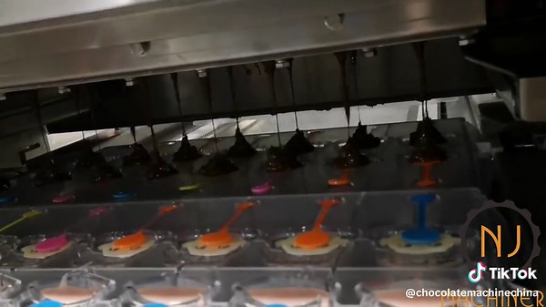 Lollipop Chocolate Decorated Kids Moulding Line