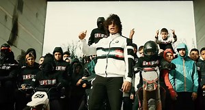 ISK est « Grave vert » dans son dernier visuel [VIDEOCLIP]