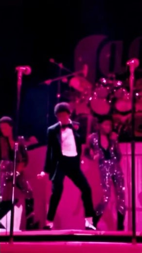 Michael Jackson Ignites the Stage | “Don’t Stop ’Til You Get Enough” LIVE 1981 (Triumph Tour) #short