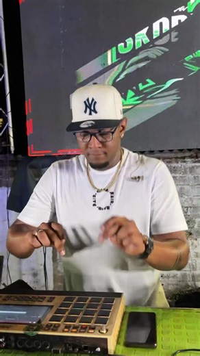 La Cama Sola - Yubig Flow Music Rey Arturo x Negrito Perreo [La Jerarquía] La Familia Skorpiana 🦂 | La Familia Skorpiana