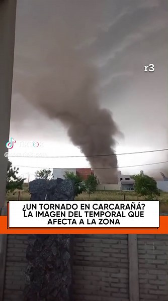FUERTE TEMPORAL EN LA ZONA El video fue registrado en Carcarañá durante el mediodia del jueves. [Noticia en desarrollo]