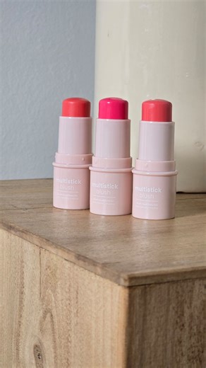 Camila Tarantino on Instagram: "MULTISTICK BLUSH @cherbeautyok lanzó sus nueva linea dieciocho makeup. Entre toda la linea estqn estos multistick blush. Es un producto mega versátil que los podes usar tanto en pómulos, ojos y labios. Dejame en los comentarios cual de los 3 es tu tono favorito ❤️✨️ #dieciochomakeup"