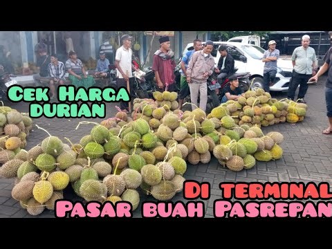 Durian atmosphere at the Pasrepan fruit market terminal, Pasuruan district, East Java