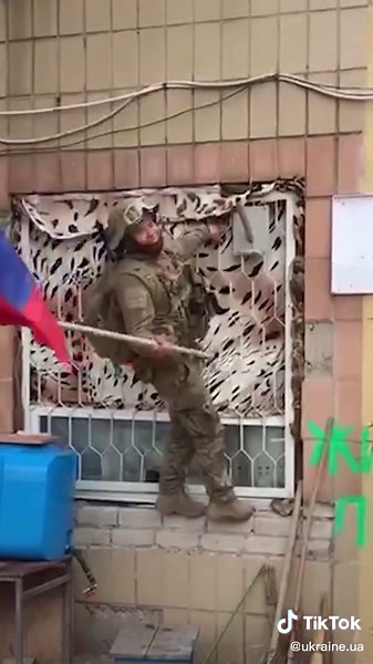 Ukrainian flags are back where they belong! 🇺🇦 Over 300 (!) villages and towns have been recently liberated in the Kharkiv region. The way the locals meet Ukrainian defenders after months of occupation is truly moving 🫂 Music: @yarmakmusicua FT. TOF — МОЯ КРАЇНА