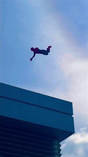 Incredible Superman Stunts l California Adventure Moment