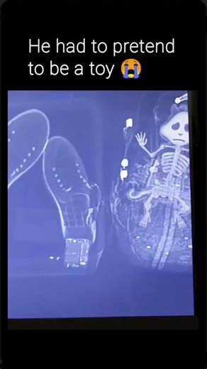 4MULDZ || MOVIES || CLIPS on Instagram: "Follow @4muldz for more 👇 Just now realizing that's crazy eyes Alvin and the Chipmunks (2007) follows struggling songwriter Dave Seville, who accidentally discovers three talking chipmunks-Alvin, Simon, and Theodore- after they sneak into his home. Dave reluctantly becomes their caretaker and learns they can sing, turning them into a pop sensation. Alvin's mischievous confidence drives their rise to fame, while Simon's intelligence and Theodore's sweetne