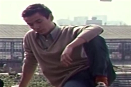 Svi su otišli u jesen, on prvi među njima: Umro je u nekakvoj infektivnoj kesi, kad je pao niko nije hteo da ga podigne