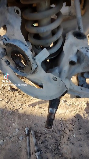 aquí muestro de esta Chevrolet S10 2002 cómo va puesto el cubre polvo de el disco de los frenos, y el sensor ABS, y cómo va rooteado el cable del sensor del ABS | Técnico mecánico de Cristo.