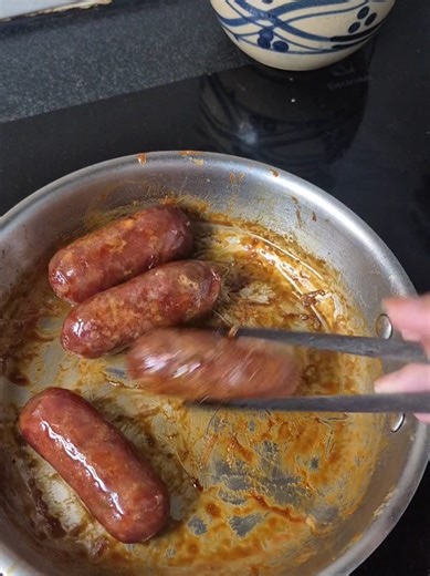 Hồi nhỏ cứ cận Tết là mong nhất mùi lạp xưởng chiên.Ngày đó quý lắm, đâu dám ăn nhiều. #lapxuongchien #kyucthoau #bepnha #antet #tiktoknauan