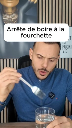 Mike Ruiz | Coach Nutrition & Fitness on Instagram: "Arrête d’essayer de boire à la fourchette ! 🍴💧 Ça paraît ridicule, non ? Pourtant, c’est exactement ce qu’on fait quand on cherche le dernier complément "miracle" ou un protocole de bio-hacking complexe avant même de maîtriser les bases. Voici tes 4 piliers prioritaires : 1️⃣ Le Sommeil : Moins de scroll, plus de noir complet. C'est ton meilleur récupérateur naturel.💤 2️⃣ L'Hydratation : Ton énergie chute souvent parce que tu es déshydraté,