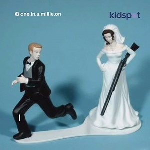 Do you find these wedding cake toppers funny? And would you let your husband-to-be watch footy at your wedding? | Kidspot