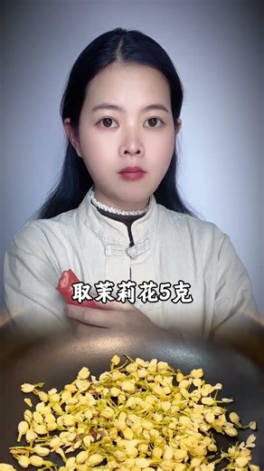 How Jasmine Tea Helps Eliminate Unpleasant Odors