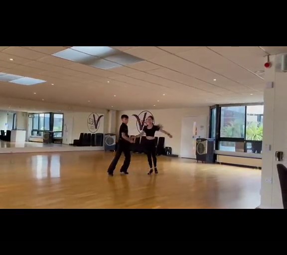 learning new routines💓 #rumba #practice #natalia_defazio_dancer #latin #training #vibezdancestudio