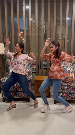 Here’s to celebrating #Adipoli and #InternationalDanceDay with #Thinkmusic 💃🕺♥️🤙 #ThinkOriginals #Thinkmusic @thinkmusicofficial #Ashwin #Kushee #Siddhu #VineethSreenivasan #Sivaangi | anita_chandhoke