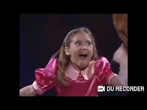 Emily and Teddy dancing to Turkey in The Straw for Barney and Friends in English