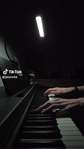 Interpretando 'Faded' de Alan Walker en Piano