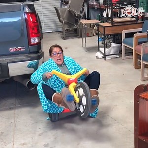 Falling sucks. Falling backwards is could be WORSE by the looks of these fails. 😭 | Bad Parenting Presents