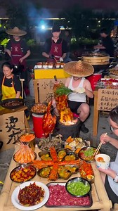Calling all foodies! Wuhan's midnight menu: steamed seafood so tender, grilled chicken so flavorful, and lobster noodles that'll make you moan. Let's eat!（credit 18649780 on Douyin） #chinataste #tastechina #eatinChina #WuhanDelicacy #FoodieAlert #LateNightBites | HustleBustle_China
