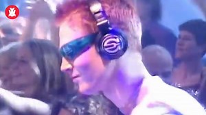 4.3K views · 459 reactions | Darude playing 'Feel The Beat' on Top of the Pops in 2000.  Check out Darude's exclusive classic mix here ▶️ https://youtu.be/Djnz5Vw5bKY | We Rave You | Facebook