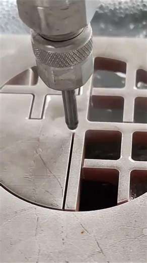 Keramiske Fliser Skæres med Vandstråle 💧