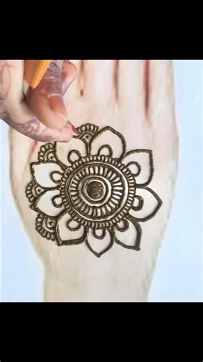 easy and beautiful back hand mehndi design #mehndi #trending #short #viral #youtube #trend #heena