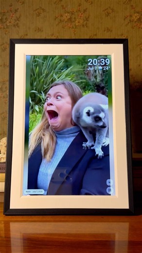 Perfect gift for your lovely girl 😂❤️ #giftguide #couples #digitalphotoframe
