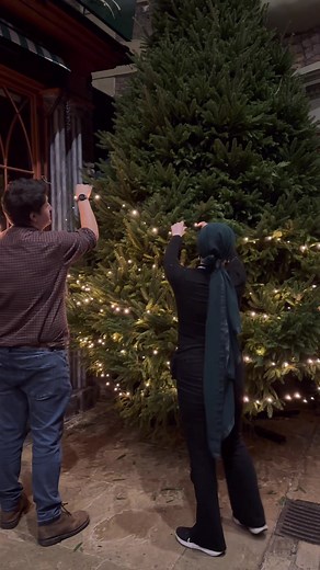 The halls are decked and the lights are glowing…🎄 All the team here at York Castle Museum have been busy preparing the museum for Christmas and we can’t wait to welcome you! Join us from this Saturday for A Very Yorkshire Christmas and celebrate festive traditions through the ages.✨ 🔗Plan your visit today at: https://www.yorkcastlemuseum.org.uk/exhibition/christmas-at-york-castle-museum/ Our incredible tree was kindly donated by Moor Lane Farm Christmas Trees Copmanthorpe. | York Castle Museum