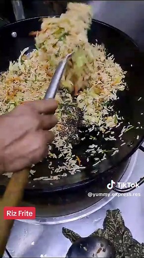 Riz Frite Chez Yummy Express.