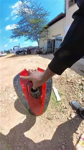 How to Remove Rust from a Motorcycle Tank || Vinegar Vs Rust