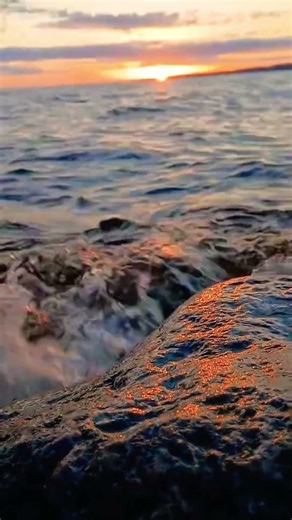 Sunset on the Rocks! Lake Nipissing, North Bay, Ontario, Canada. 🇨🇦