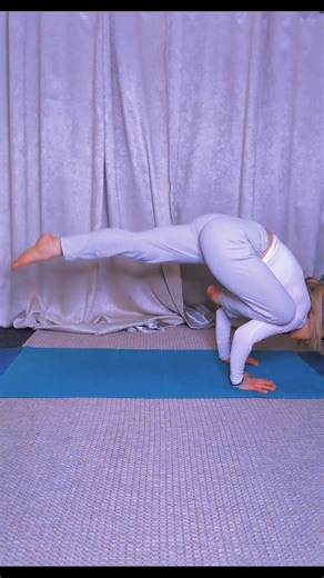Playful Graceful Yoga Transitions | Flying Pigeon - Fallen Triangle - Wild Thing - Chaturanga
