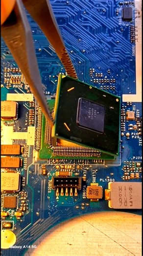 "How Remove This Chip Ic | 😯😲 #motherboard #repair #hardwork #shorts